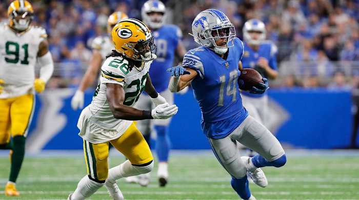 Detroit Lions wide receiver Amon-Ra St. Brown (14) makes a catch against Green Bay Packers safety Darnell Savage (26) during the second half at Ford Field in Detroit on Sunday, Nov. 6, 2022.